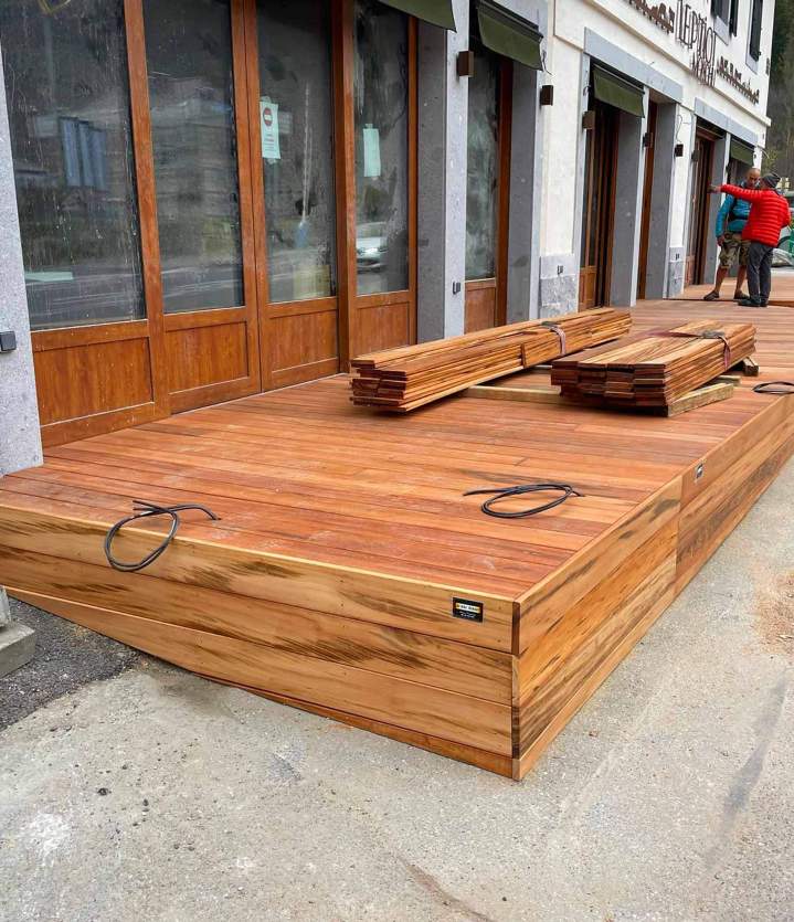 Fixation des lames de terrasse en bois Les Houches